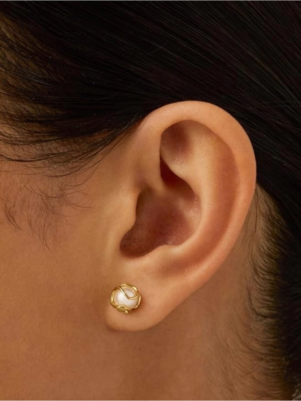 14K Gold-plated Round Small Stud Earrings Classic Bridal - Picture 2 of 3